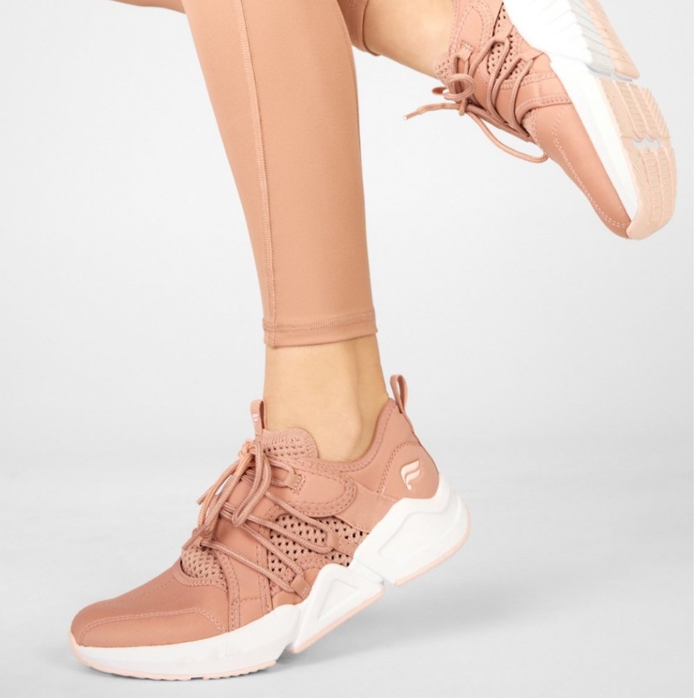 Fabletics Brookside Performance Sneaker NWT 9.5